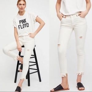 FREE PEOPLE ‘GREAT HEIGHTS’ OFF WHITE DENIM FRAYED HEM DISTRESSED SKINNY JEANS